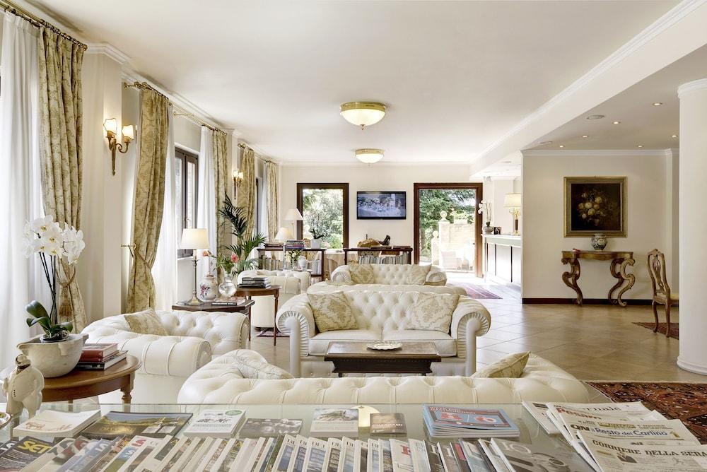 Hotel Cattani Stuart Xvii Secolo 4*